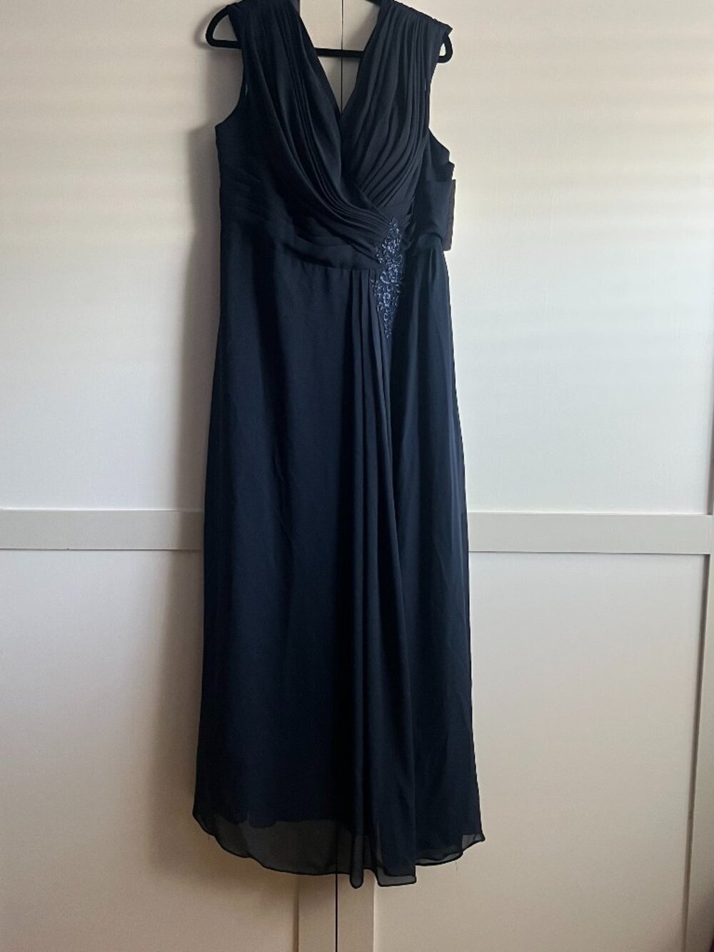 Elegant Navy Chiffon Dress Size 20 – Flowy & Flattering